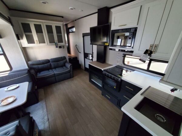 2022-Forest-River-Wildcat-302BH-Fifth-Wheel-Stock-S334-on-sale-at-Poulsbo-RV-10.jpg 2022 Forest River Wildcat 302BH