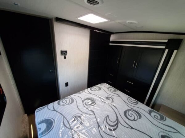2022-Forest-River-Wildcat-302BH-Fifth-Wheel-Stock-S334-on-sale-at-Poulsbo-RV-15.jpg 2022 Forest River Wildcat 302BH