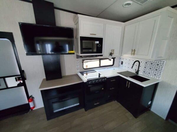 2022-Forest-River-Wildcat-302BH-Fifth-Wheel-Stock-S334-on-sale-at-Poulsbo-RV-8.jpg 2022 Forest River Wildcat 302BH
