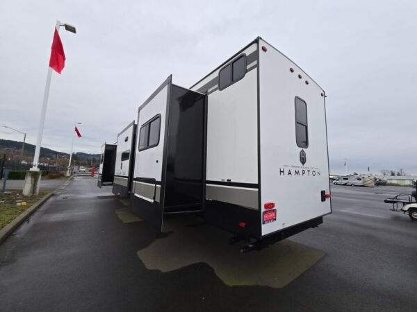 2024-Crossroads-Hampton-378DBB-Destination-Trailer-Stock-CC5004-on-sale-at-Poulsbo-RV-2.jpg 2024 Crossroads Hampton 378DBB
