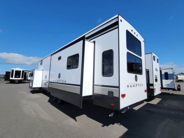 2024-Crossroads-Hampton-HP375DBL-Destination-Trailer-Stock-M3467-on-sale-at-Poulsbo-RV-2.jpg 2024 Crossroads Hampton HP375DBL