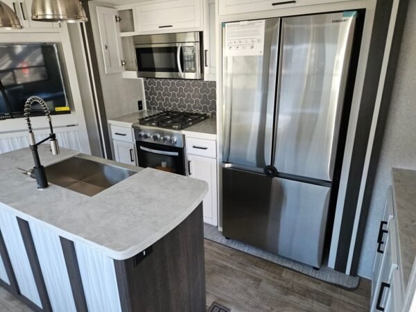 2024-Crossroads-Hampton-HP378DBB-Travel-Trailer-Stock-E5781-on-sale-at-Poulsbo-RV-14.jpg 2024 Crossroads Hampton HP378DBB