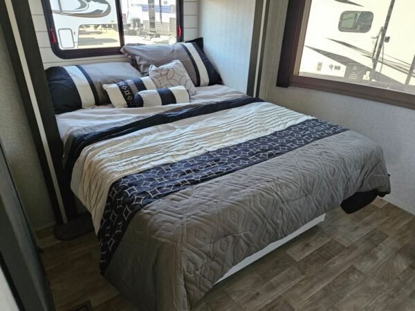 2024-Crossroads-Hampton-HP378DBB-Travel-Trailer-Stock-E5781-on-sale-at-Poulsbo-RV-8.jpg 2024 Crossroads Hampton HP378DBB