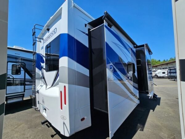 2024-Crossroads-Redwood-RW4001LK-Fifth-Wheel-Stock-E5782-on-sale-at-Poulsbo-RV-3.jpg 2024 Crossroads Redwood RW4001LK