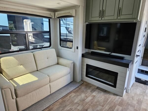 2024-Crossroads-Redwood-RW4001LK-Fifth-Wheel-Stock-E5782-on-sale-at-Poulsbo-RV-8.jpg 2024 Crossroads Redwood RW4001LK