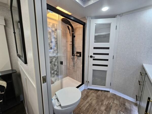 2024-Crossroads-Redwood-RW4150RD-Fifth-Wheel-Stock-K5986-on-sale-at-Poulsbo-RV-20.jpg 2024 Crossroads Redwood RW4150RD