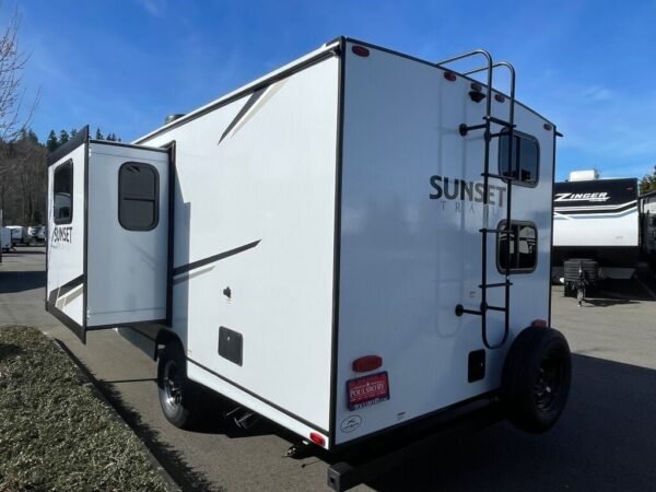 2024-Crossroads-Sunset-Trail-Super-Lite-SS188BH-Travel-Trailer-Stock-K5943-on-sale-at-Poulsbo-RV-2.jpg 2024 Crossroads Sunset Trail Super Lite SS188BH