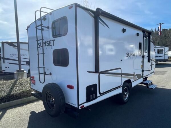 2024-Crossroads-Sunset-Trail-Super-Lite-SS188BH-Travel-Trailer-Stock-K5943-on-sale-at-Poulsbo-RV-3.jpg 2024 Crossroads Sunset Trail Super Lite SS188BH