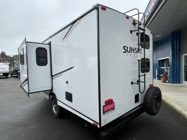 2024-Crossroads-Sunset-Trail-Super-Lite-SS188BH-Travel-Trailer-Stock-S583-on-sale-at-Poulsbo-RV-2.jpg 2024 Crossroads Sunset Trail Super Lite SS188BH