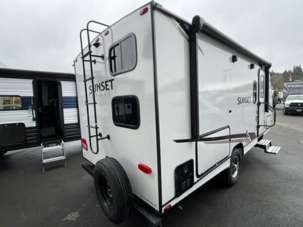 2024-Crossroads-Sunset-Trail-Super-Lite-SS188BH-Travel-Trailer-Stock-S583-on-sale-at-Poulsbo-RV-3.jpg 2024 Crossroads Sunset Trail Super Lite SS188BH