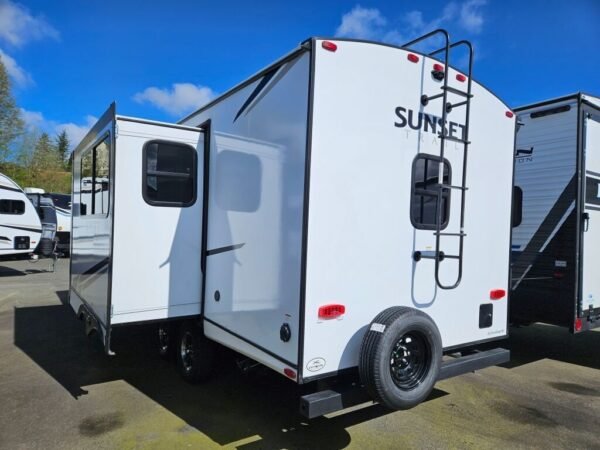 2024-Crossroads-Sunset-Trail-Super-Lite-SS212RB-Travel-Trailer-Stock-E5722-on-sale-at-Poulsbo-RV-2.jpg 2024 Crossroads Sunset Trail Super Lite SS212RB