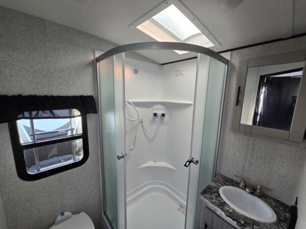 2024-Crossroads-Sunset-Trail-Super-Lite-SS212RB-Travel-Trailer-Stock-K5944-on-sale-at-Poulsbo-RV-10.jpg 2024 Crossroads Sunset Trail Super Lite SS212RB