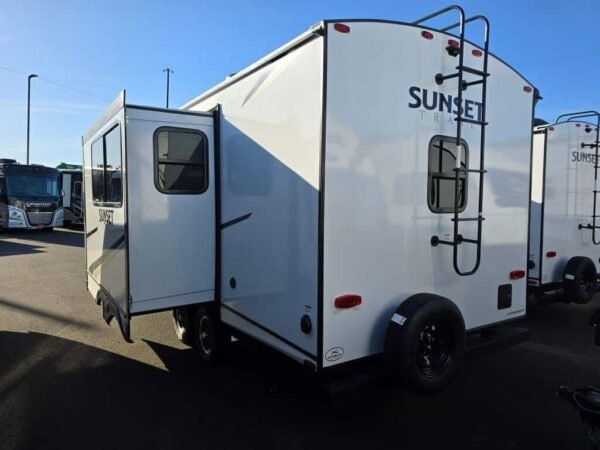 2024-Crossroads-Sunset-Trail-Super-Lite-SS212RB-Travel-Trailer-Stock-K5944-on-sale-at-Poulsbo-RV-2.jpg 2024 Crossroads Sunset Trail Super Lite SS212RB