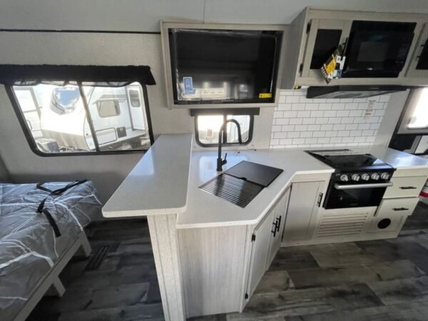 2024-Crossroads-Sunset-Trail-Super-Lite-SS212RB-Travel-Trailer-Stock-S584-on-sale-at-Poulsbo-RV-11.jpg 2024 Crossroads Sunset Trail Super Lite SS212RB