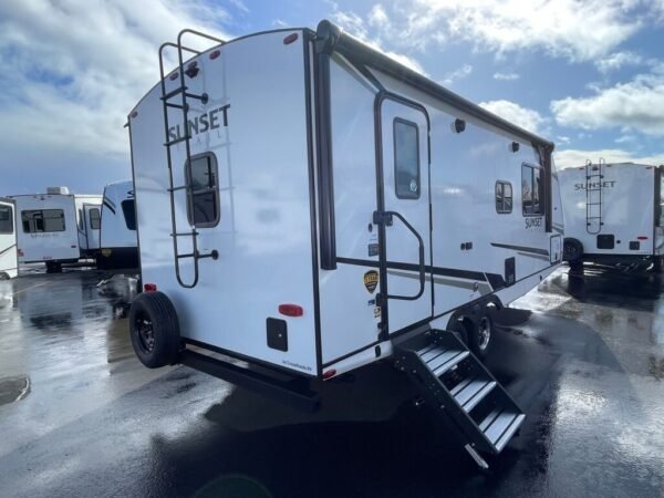 2024-Crossroads-Sunset-Trail-Super-Lite-SS212RB-Travel-Trailer-Stock-S584-on-sale-at-Poulsbo-RV-3.jpg 2024 Crossroads Sunset Trail Super Lite SS212RB