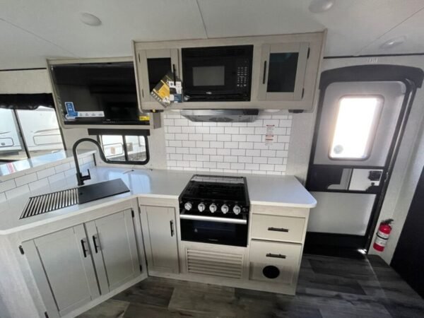 2024-Crossroads-Sunset-Trail-Super-Lite-SS212RB-Travel-Trailer-Stock-S584-on-sale-at-Poulsbo-RV-7.jpg 2024 Crossroads Sunset Trail Super Lite SS212RB