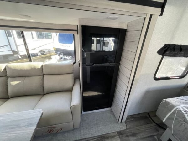 2024-Crossroads-Sunset-Trail-Super-Lite-SS212RB-Travel-Trailer-Stock-S584-on-sale-at-Poulsbo-RV-9.jpg 2024 Crossroads Sunset Trail Super Lite SS212RB