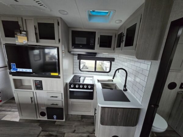2024-Crossroads-Sunset-Trail-Super-Lite-SS222RB-Travel-Trailer-Stock-F1246-on-sale-at-Poulsbo-RV-12.jpg 2024 Crossroads Sunset Trail Super Lite SS222RB