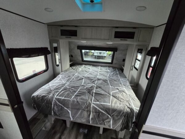2024-Crossroads-Sunset-Trail-Super-Lite-SS222RB-Travel-Trailer-Stock-F1246-on-sale-at-Poulsbo-RV-6.jpg 2024 Crossroads Sunset Trail Super Lite SS222RB