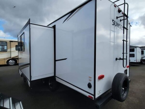 2024-Crossroads-Sunset-Trail-Super-Lite-SS222RB-Travel-Trailer-Stock-M3423-on-sale-at-Poulsbo-RV-2.jpg 2024 Crossroads Sunset Trail Super Lite SS222RB