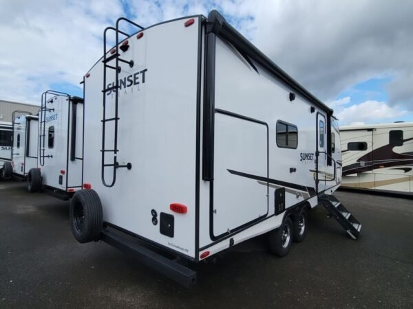 2024-Crossroads-Sunset-Trail-Super-Lite-SS222RB-Travel-Trailer-Stock-M3423-on-sale-at-Poulsbo-RV-3.jpg 2024 Crossroads Sunset Trail Super Lite SS222RB