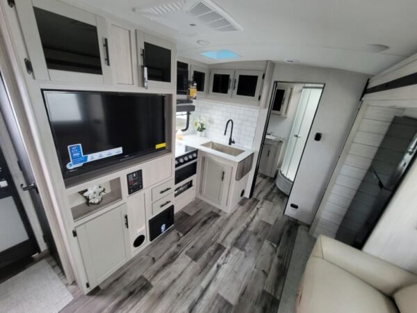 2024-Crossroads-Sunset-Trail-Super-Lite-SS222RB-Travel-Trailer-Stock-M3423-on-sale-at-Poulsbo-RV-5.jpg 2024 Crossroads Sunset Trail Super Lite SS222RB