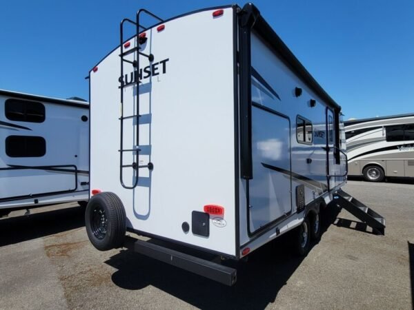 2024-Crossroads-Sunset-Trail-Super-Lite-SS222RB-Travel-Trailer-Stock-M3475-on-sale-at-Poulsbo-RV-3.jpg 2024 Crossroads Sunset Trail Super Lite SS222RB