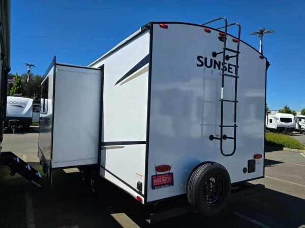 2024-Crossroads-Sunset-Trail-Super-Lite-SS222RB-Travel-Trailer-Stock-S647-on-sale-at-Poulsbo-RV-2.jpg 2024 Crossroads Sunset Trail Super Lite SS222RB
