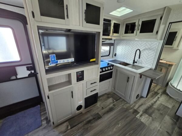 2024-Crossroads-Sunset-Trail-Super-Lite-SS222RB-Travel-Trailer-Stock-S647-on-sale-at-Poulsbo-RV-9.jpg 2024 Crossroads Sunset Trail Super Lite SS222RB