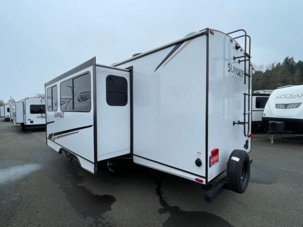 2024-Crossroads-Sunset-Trail-Super-Lite-SS253RB-Travel-Trailer-Stock-S588-on-sale-at-Poulsbo-RV-2.jpg 2024 Crossroads Sunset Trail Super Lite SS253RB