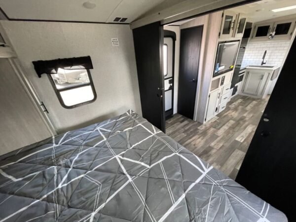 2024-Crossroads-Sunset-Trail-Super-Lite-SS253RB-Travel-Trailer-Stock-S617-on-sale-at-Poulsbo-RV-21.jpg 2024 Crossroads Sunset Trail Super Lite SS253RB