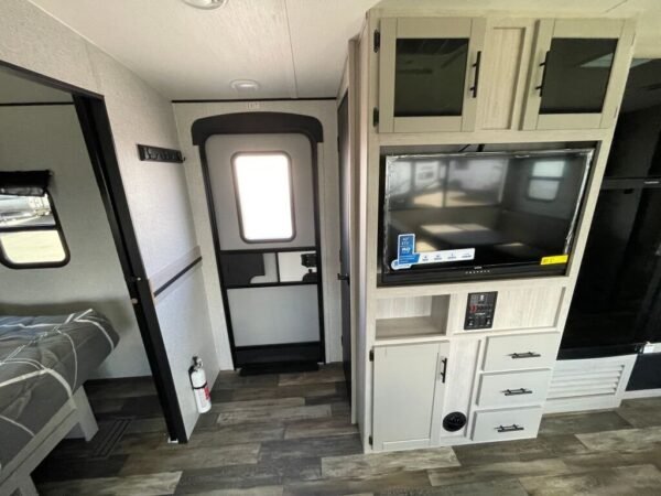 2024-Crossroads-Sunset-Trail-Super-Lite-SS253RB-Travel-Trailer-Stock-S617-on-sale-at-Poulsbo-RV-8.jpg 2024 Crossroads Sunset Trail Super Lite SS253RB