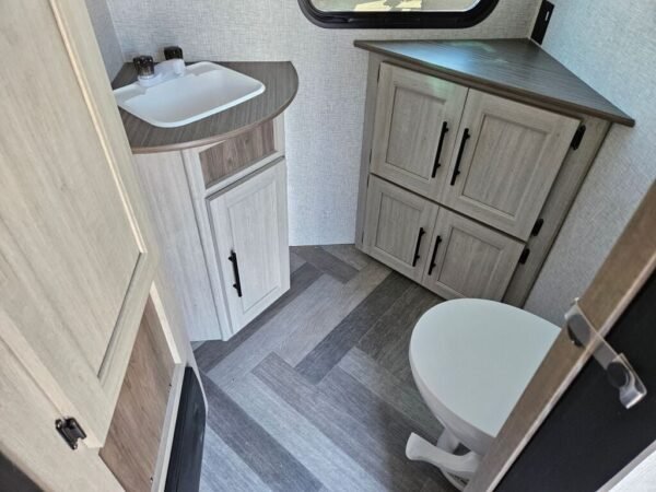 2024-Crossroads-Zinger-ZR380FB-Travel-Trailer-Stock-E5775-on-sale-at-Poulsbo-RV-10.jpg 2024 Crossroads Zinger ZR380FB