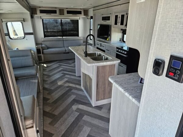 2024-Crossroads-Zinger-ZR380FB-Travel-Trailer-Stock-E5775-on-sale-at-Poulsbo-RV-4.jpg 2024 Crossroads Zinger ZR380FB