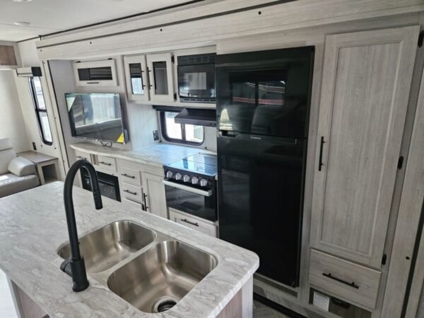 2024-Crossroads-Zinger-ZR380FB-Travel-Trailer-Stock-E5776-on-sale-at-Poulsbo-RV-10.jpg 2024 Crossroads Zinger ZR380FB