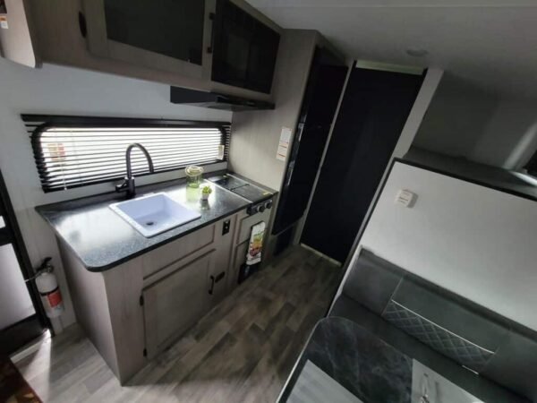 2024-Dutchmen-Kodiak-SE-17SBH-Travel-Trailer-Stock-M3348-on-sale-at-Poulsbo-RV-6.jpg 2024 Dutchmen Kodiak SE 17SBH