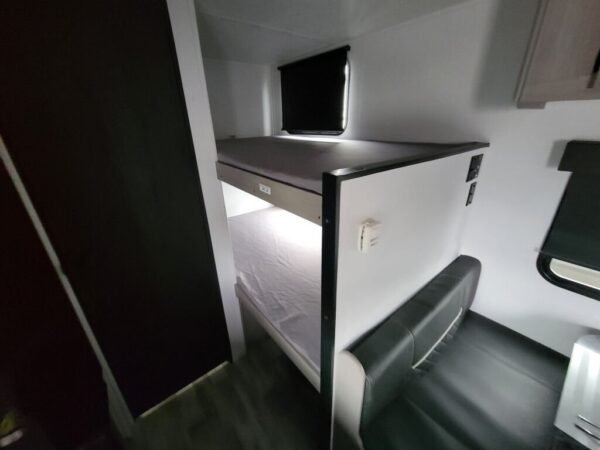2024-Dutchmen-Kodiak-SE-17SBH-Travel-Trailer-Stock-M3348-on-sale-at-Poulsbo-RV-7.jpg 2024 Dutchmen Kodiak SE 17SBH