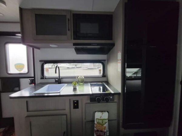 2024-Dutchmen-Kodiak-SE-17SBH-Travel-Trailer-Stock-M3348-on-sale-at-Poulsbo-RV-9.jpg 2024 Dutchmen Kodiak SE 17SBH