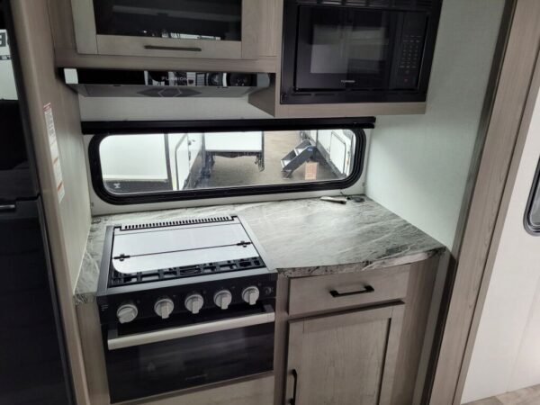 2024-Dutchmen-Kodiak-Ultimate-3371FLSL-Travel-Trailer-Stock-E5670-on-sale-at-Poulsbo-RV-11.jpg 2024 Dutchmen Kodiak Ultimate 3371FLSL