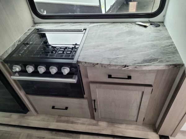 2024-Dutchmen-Kodiak-Ultimate-3371FLSL-Travel-Trailer-Stock-E5670-on-sale-at-Poulsbo-RV-13.jpg 2024 Dutchmen Kodiak Ultimate 3371FLSL