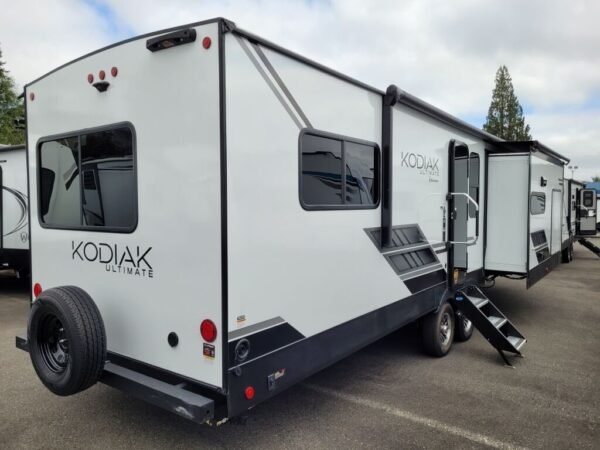 2024-Dutchmen-Kodiak-Ultimate-3371FLSL-Travel-Trailer-Stock-E5670-on-sale-at-Poulsbo-RV-3.jpg 2024 Dutchmen Kodiak Ultimate 3371FLSL