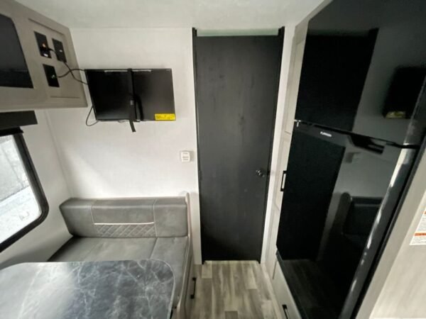 2024-Dutchmen-Kodiak-Ultra-Lite-201QB-Travel-Trailer-Stock-S609-on-sale-at-Poulsbo-RV-12.jpg 2024 Dutchmen Kodiak Ultra-Lite 201QB