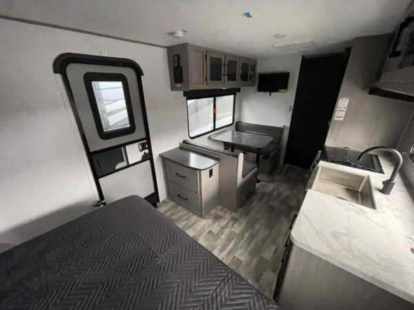 2024-Dutchmen-Kodiak-Ultra-Lite-201QB-Travel-Trailer-Stock-S609-on-sale-at-Poulsbo-RV-17.jpg 2024 Dutchmen Kodiak Ultra-Lite 201QB