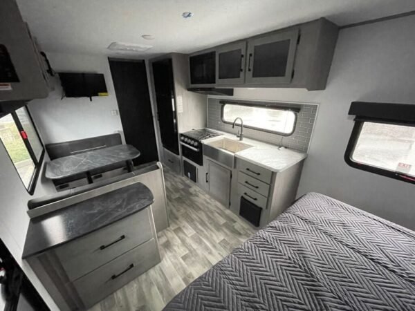 2024-Dutchmen-Kodiak-Ultra-Lite-201QB-Travel-Trailer-Stock-S609-on-sale-at-Poulsbo-RV-18.jpg 2024 Dutchmen Kodiak Ultra-Lite 201QB