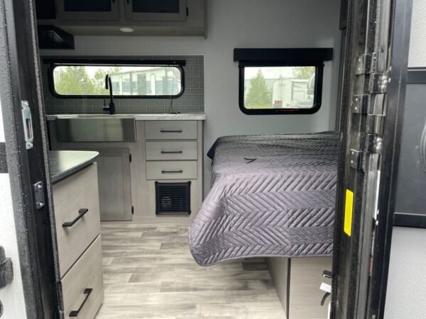 2024-Dutchmen-Kodiak-Ultra-Lite-201QB-Travel-Trailer-Stock-S609-on-sale-at-Poulsbo-RV-4.jpg 2024 Dutchmen Kodiak Ultra-Lite 201QB