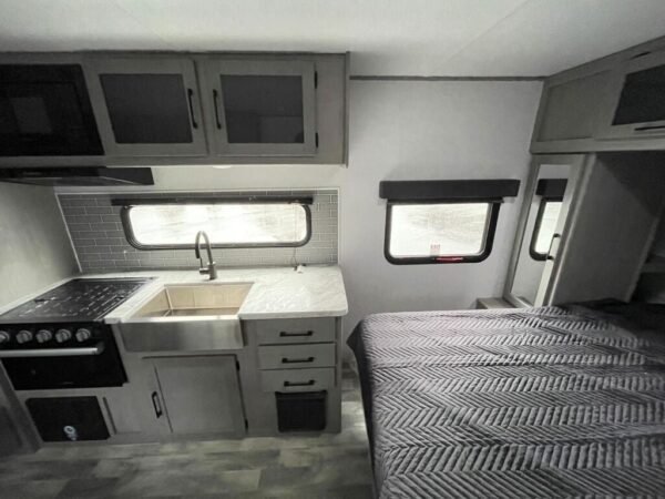 2024-Dutchmen-Kodiak-Ultra-Lite-201QB-Travel-Trailer-Stock-S609-on-sale-at-Poulsbo-RV-5.jpg 2024 Dutchmen Kodiak Ultra-Lite 201QB