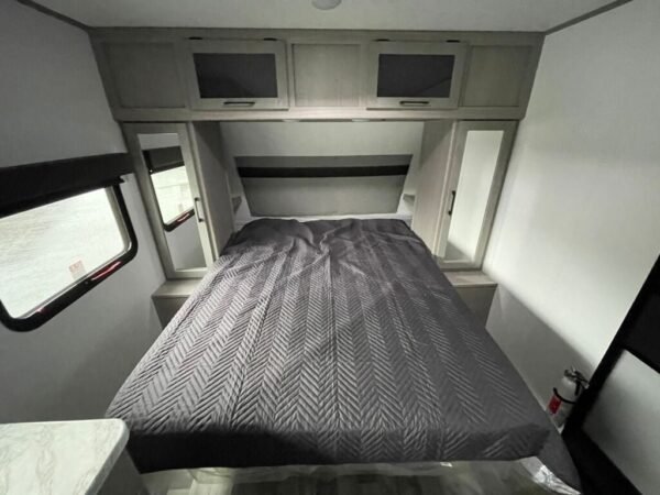 2024-Dutchmen-Kodiak-Ultra-Lite-201QB-Travel-Trailer-Stock-S609-on-sale-at-Poulsbo-RV-6.jpg 2024 Dutchmen Kodiak Ultra-Lite 201QB