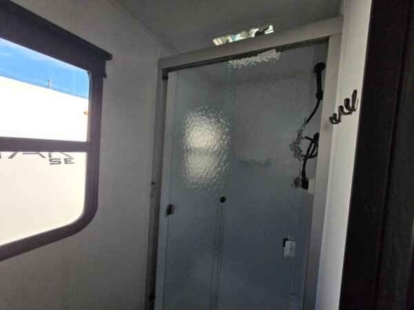 2024-Dutchmen-Kodiak-Ultra-Lite-242RBSL-Travel-Trailer-Stock-K5939-on-sale-at-Poulsbo-RV-10.jpg 2024 Dutchmen Kodiak Ultra-Lite 242RBSL