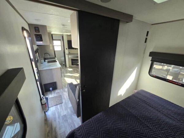 2024-Dutchmen-Kodiak-Ultra-Lite-242RBSL-Travel-Trailer-Stock-K5939-on-sale-at-Poulsbo-RV-14.jpg 2024 Dutchmen Kodiak Ultra-Lite 242RBSL
