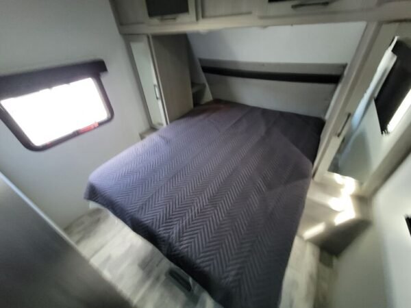 2024-Dutchmen-Kodiak-Ultra-Lite-242RBSL-Travel-Trailer-Stock-M3411-on-sale-at-Poulsbo-RV-12.jpg 2024 Dutchmen Kodiak Ultra-Lite 242RBSL